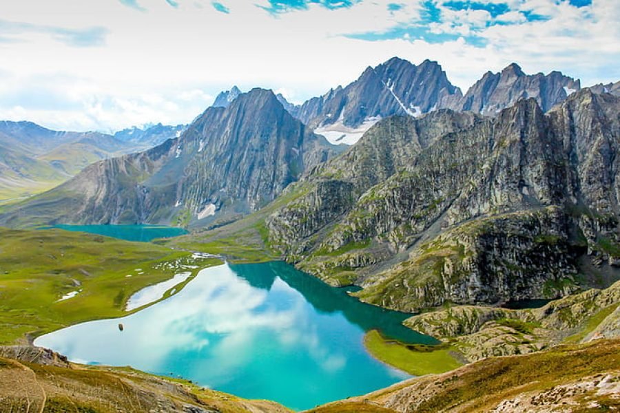 Kashmir Tour Package – 2 Nights 3 Days | Srinagar, Gulmarg & Dal Lake